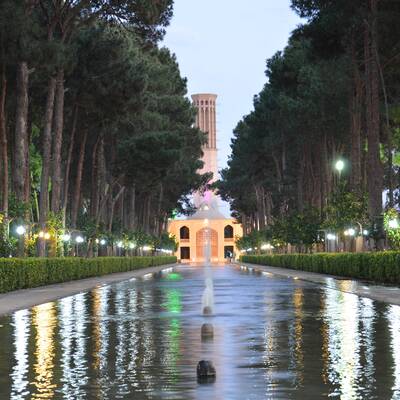 Сад Довлат Абада